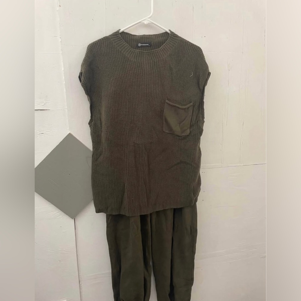 Green knit set